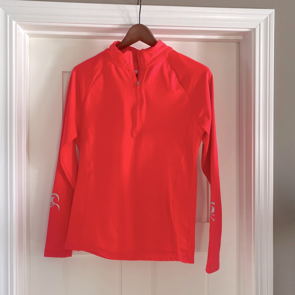Layer eight athletic top with beautiful detailing